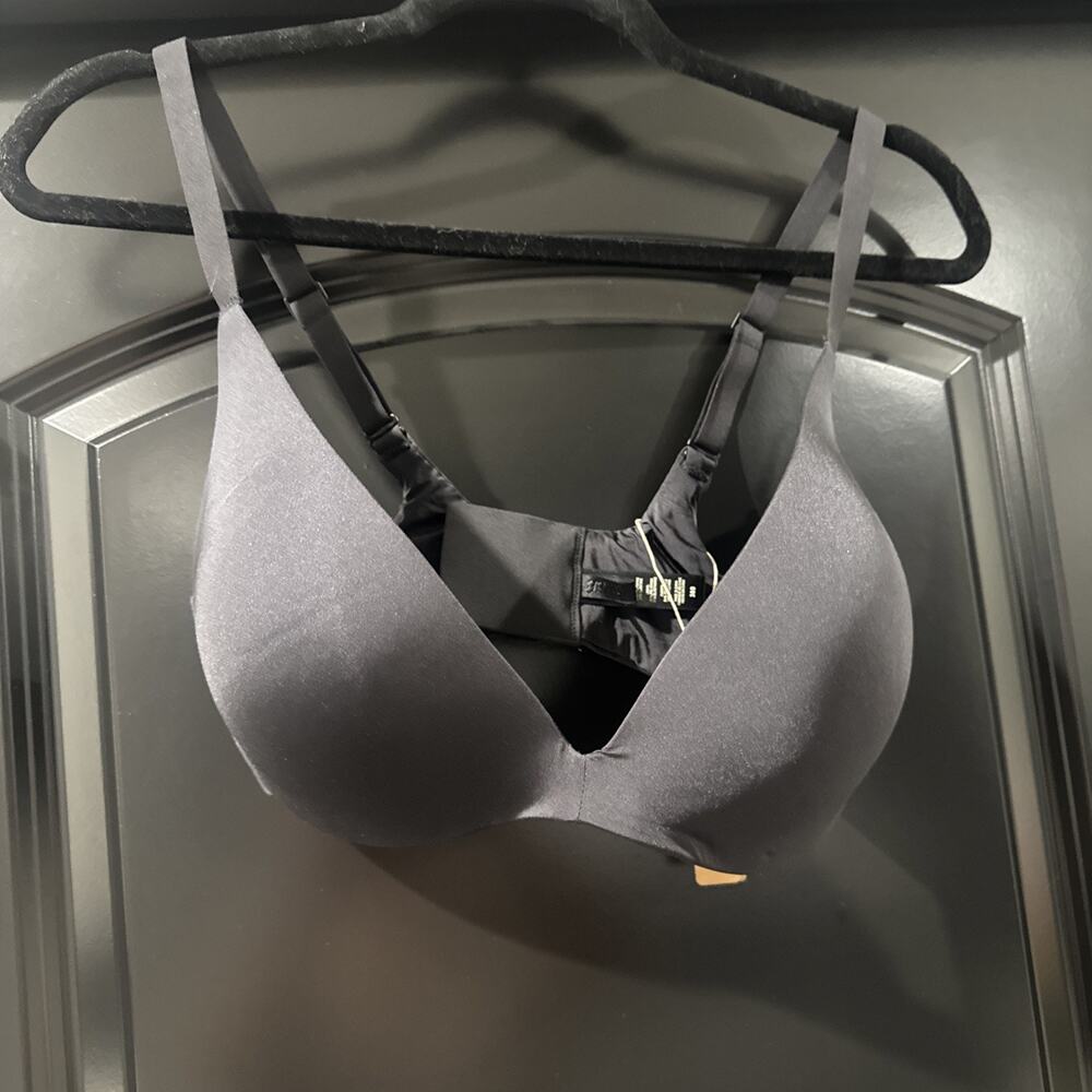 Skims Wireless Form Push-Up Bra Black Onyx NWT Size 36 D